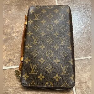 LV travel organizer